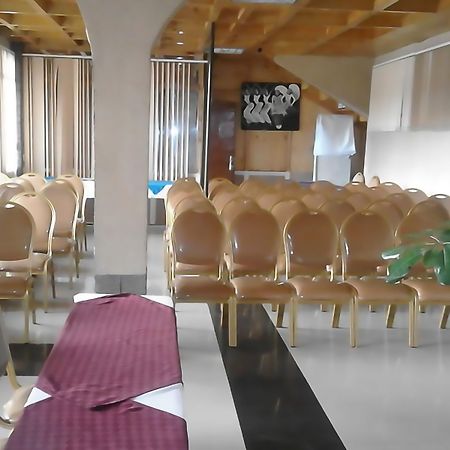 Bison Hotel Накуру Екстериор снимка