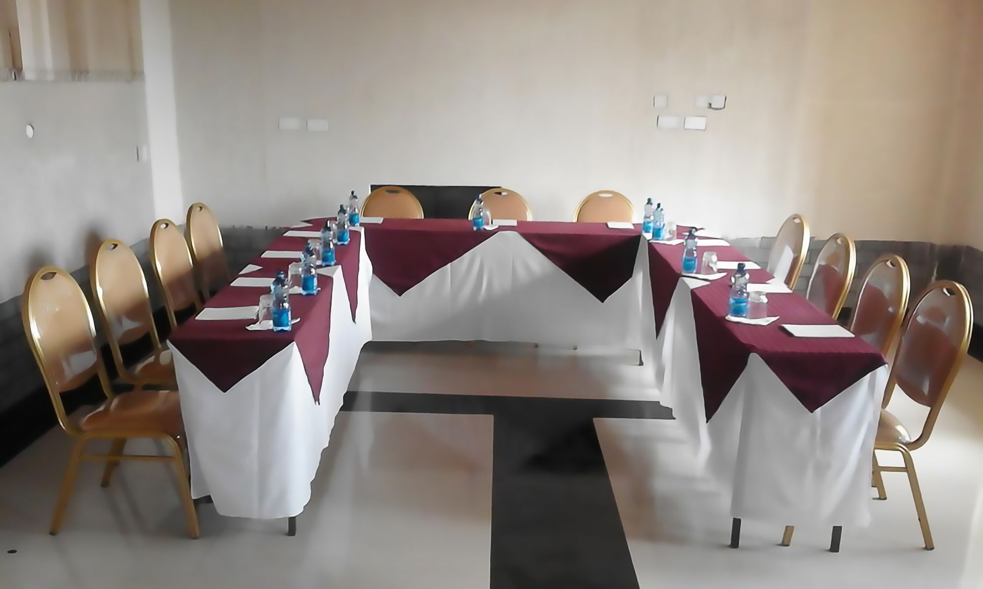 Bison Hotel Накуру Екстериор снимка
