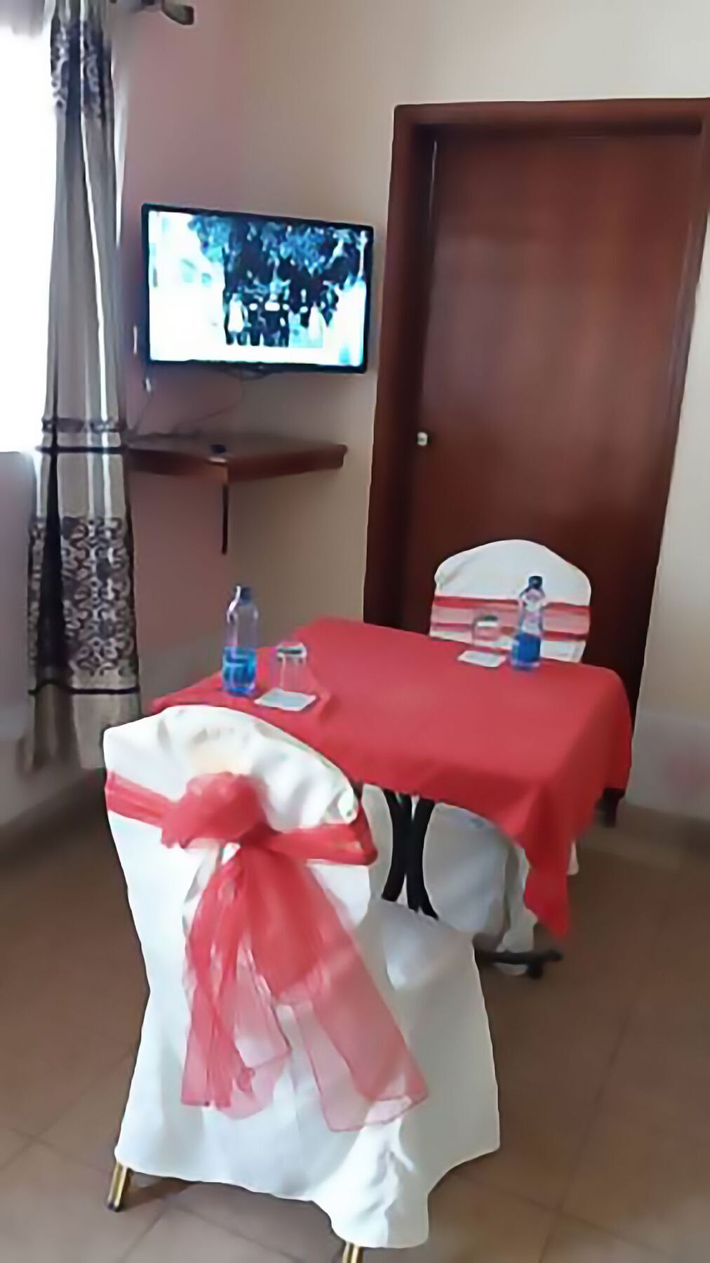 Bison Hotel Накуру Екстериор снимка
