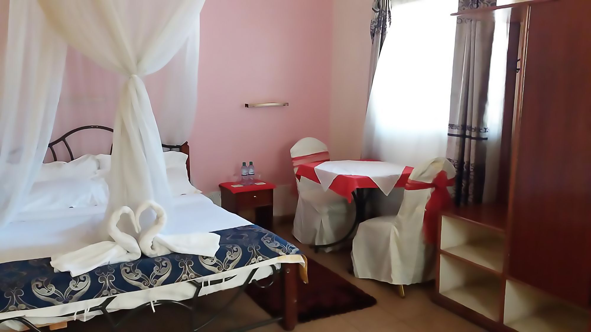 Bison Hotel Накуру Екстериор снимка