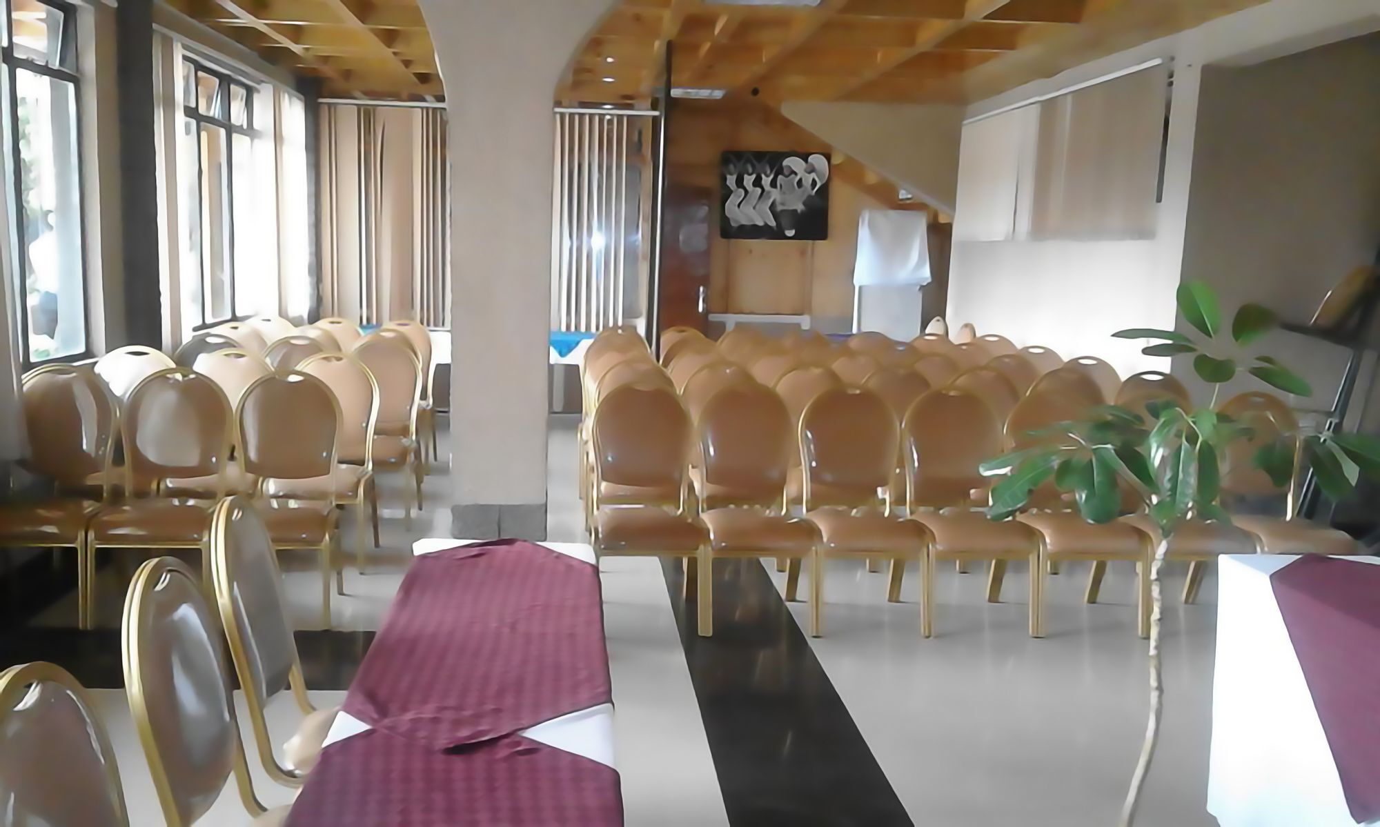 Bison Hotel Накуру Екстериор снимка