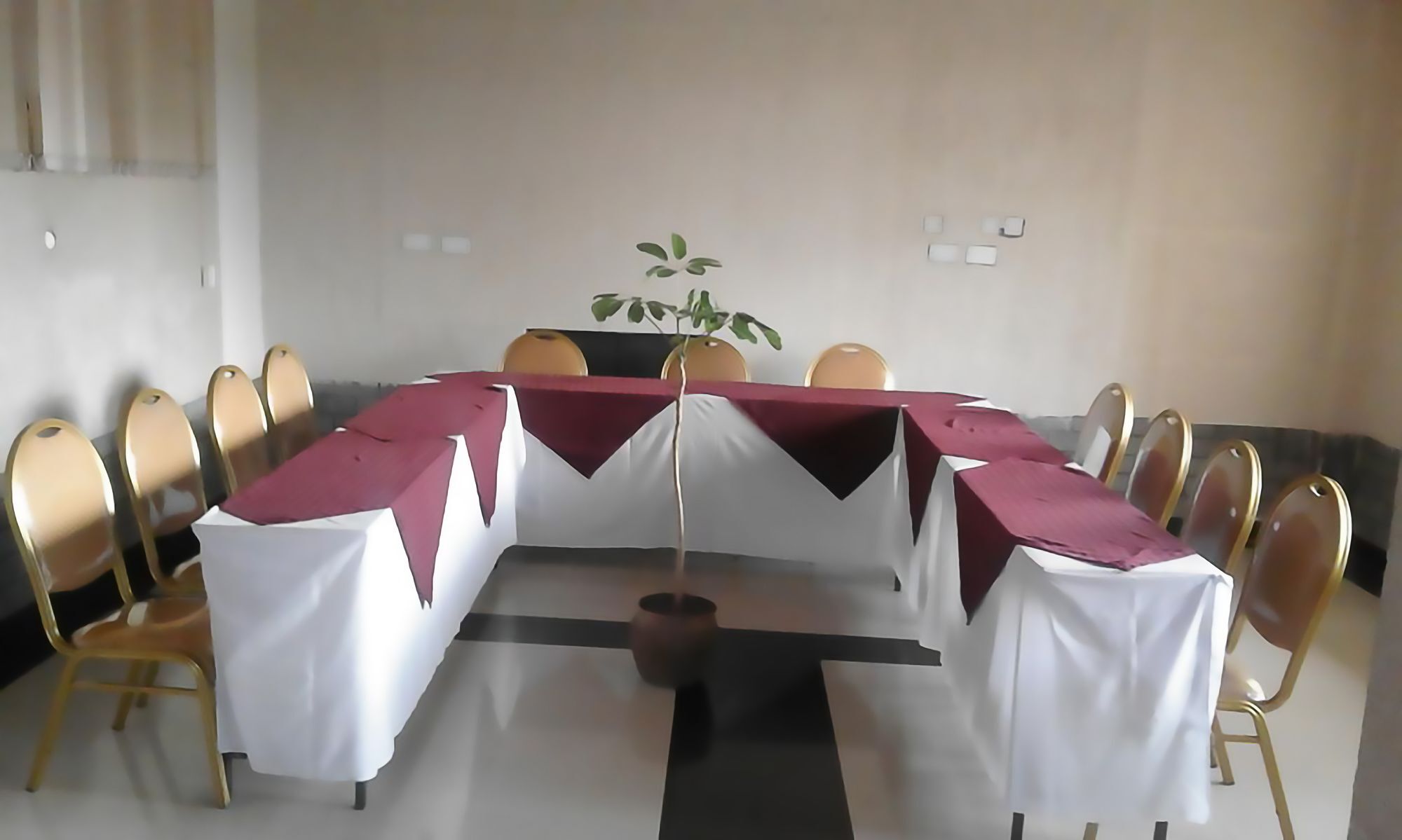 Bison Hotel Накуру Екстериор снимка